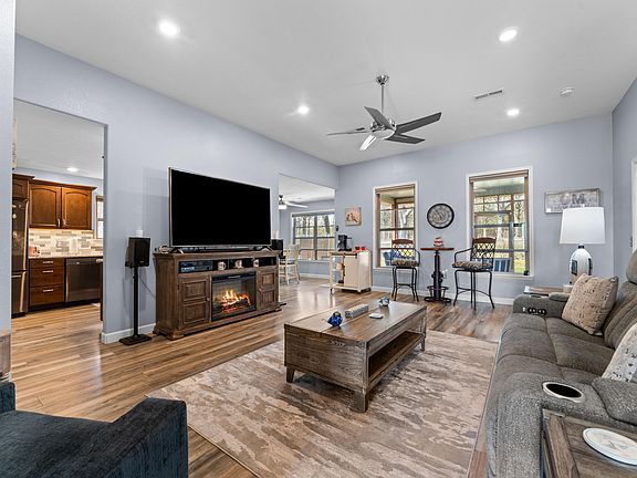 5th image of 217 Redwine Avenue