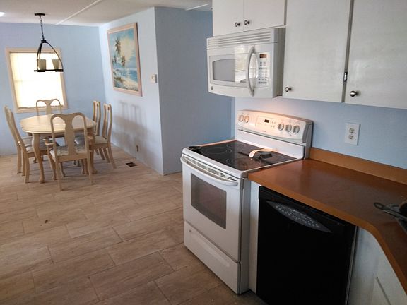3rd image of 4 Monterey Way