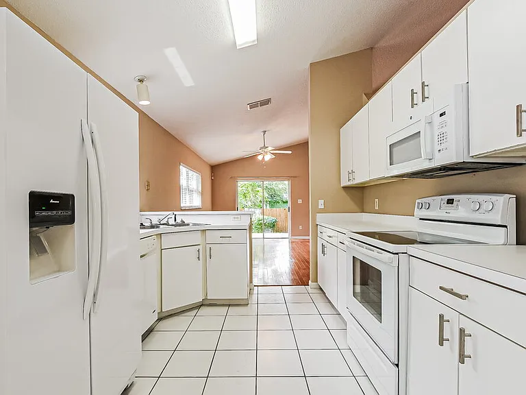 10129 Dean Point Pl — Photo 7