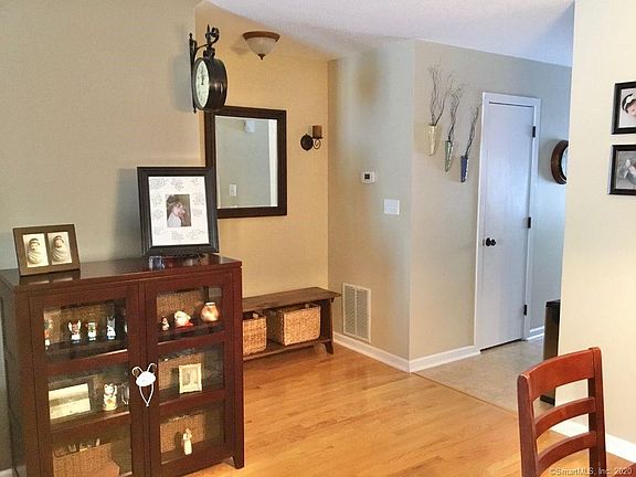 3rd image of 69 Northwest Dr APT 36