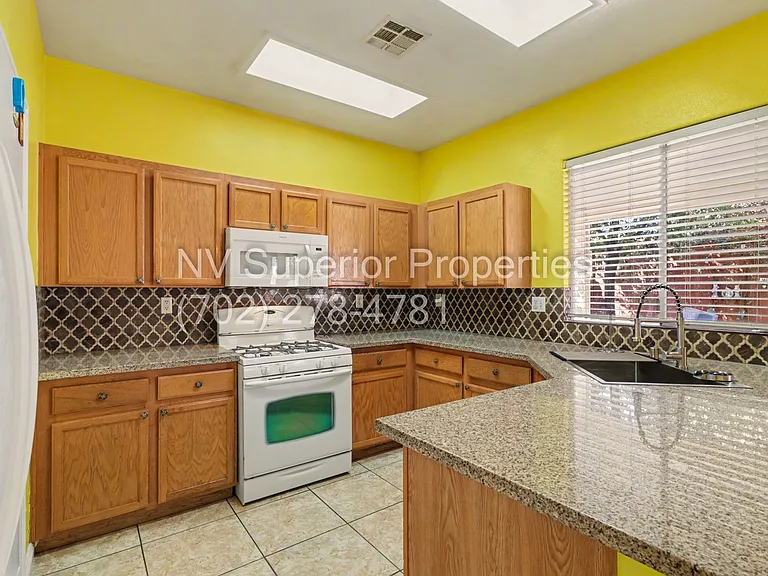 7929 Dana Maple Ct — Photo 17