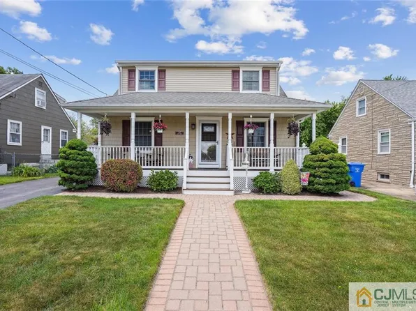 293 Grady Dr, Woodbridge, NJ 07095