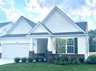 38691 Chasewood Ct, Farmington Hills, MI 48335