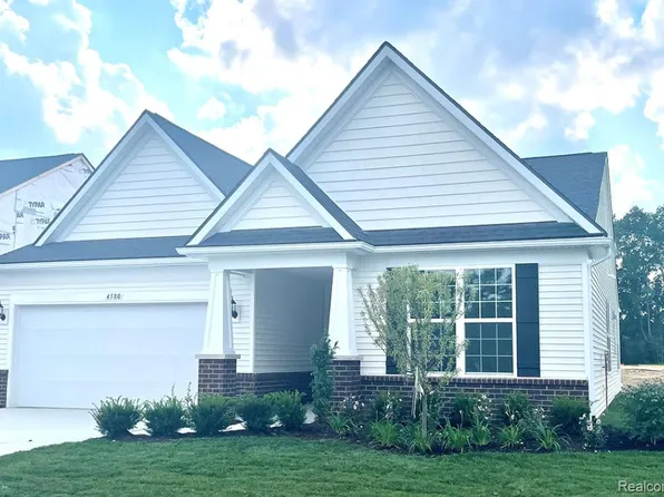 38691 Chasewood Ct, Farmington Hills, MI 48335