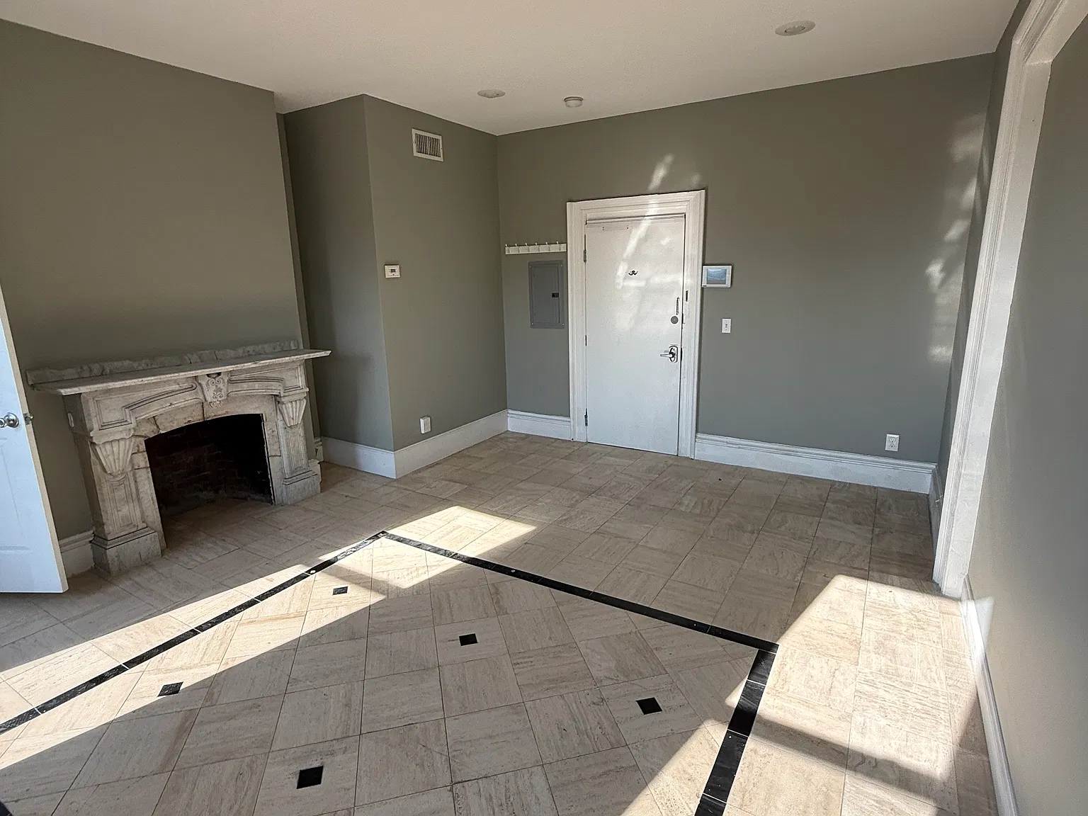 1 bed, 1000 sqft, $2,150 — Photo 3