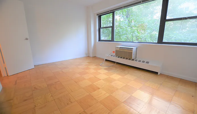 Rented by Manhattan Realty Group | media 21