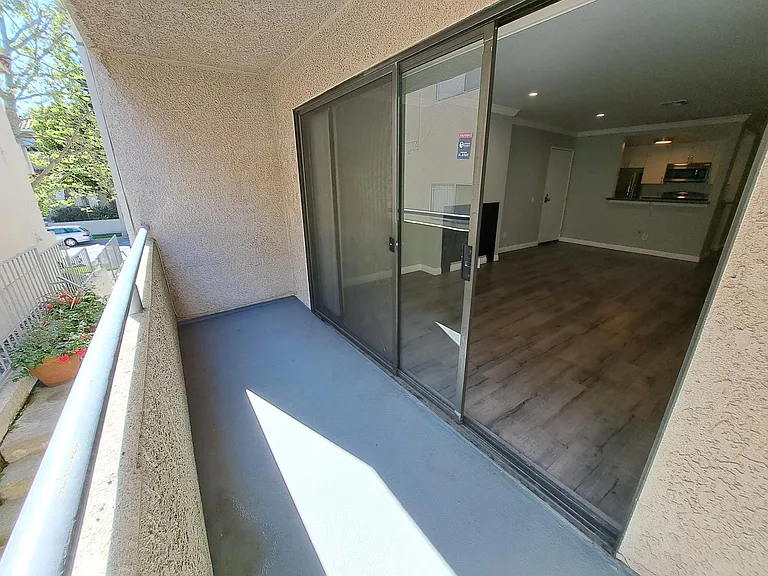 5718 Camellia Ave #107 — Photo 6