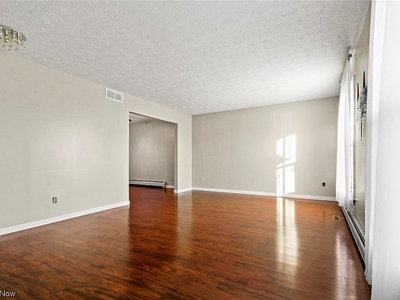 2nd image of 834 Trailwood Dr