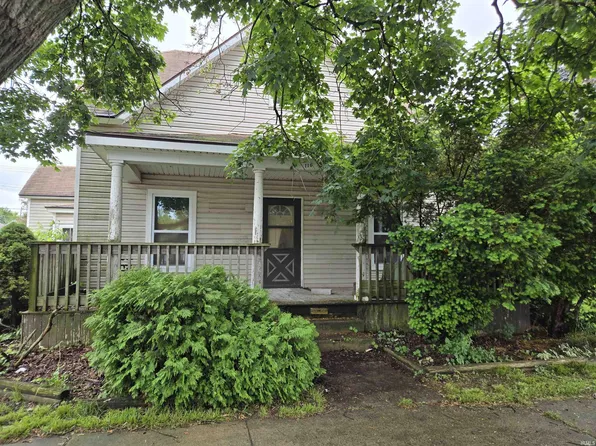110 E Beckley St, Royal Center, IN 46978