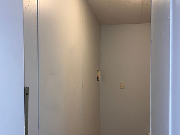 4th image of 35 Evergreen Dr