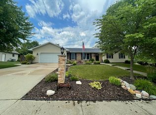 109 Karadan Dr, Mahomet, IL 61853