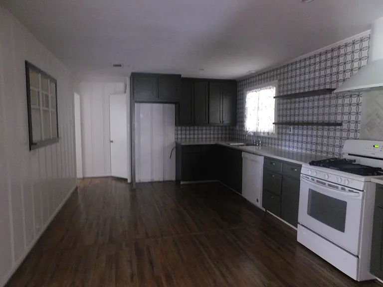 1007 Davis St N — Photo 22