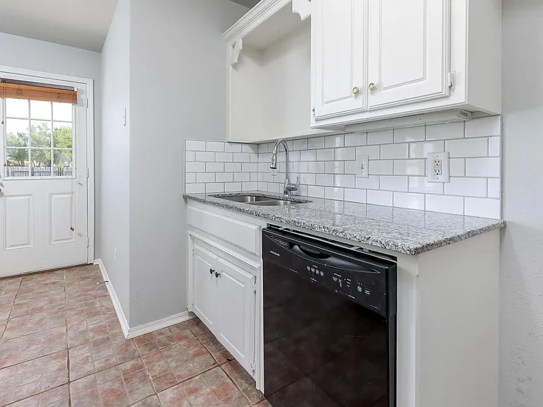 907 W Tesio Way — Photo 4
