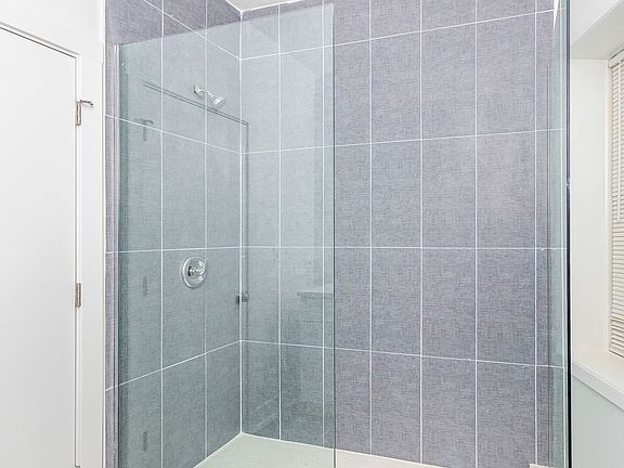 5th image of 825 N Oakley Blvd #2F