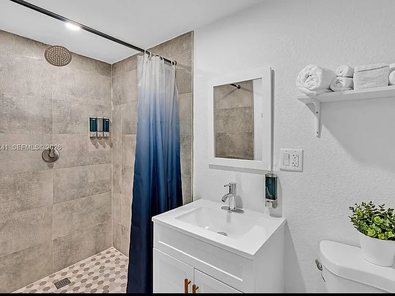 860 NW 17th Ct — Photo 26
