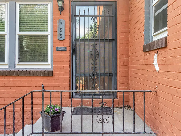 755 N Bellaire St — Photo 4