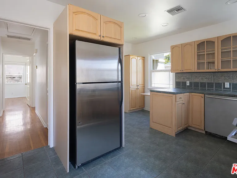 8333 Airlane Ave — Photo 13