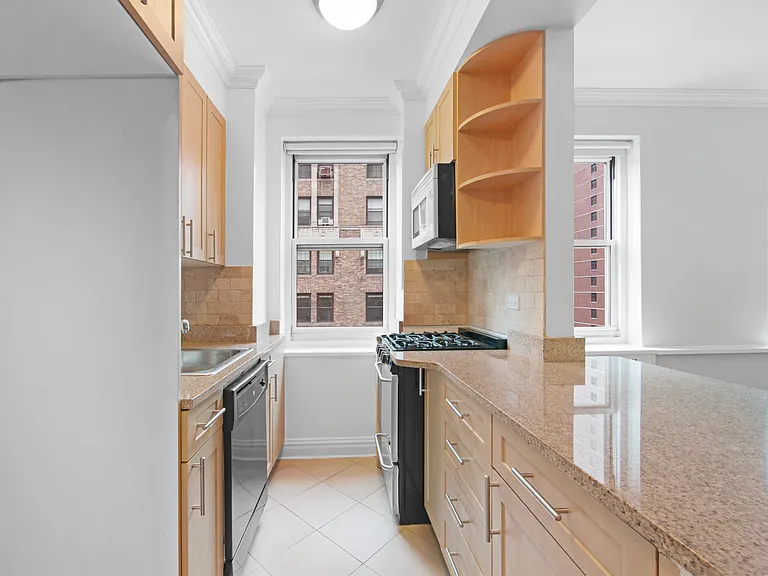 20 Park Ave #14D — Photo 4