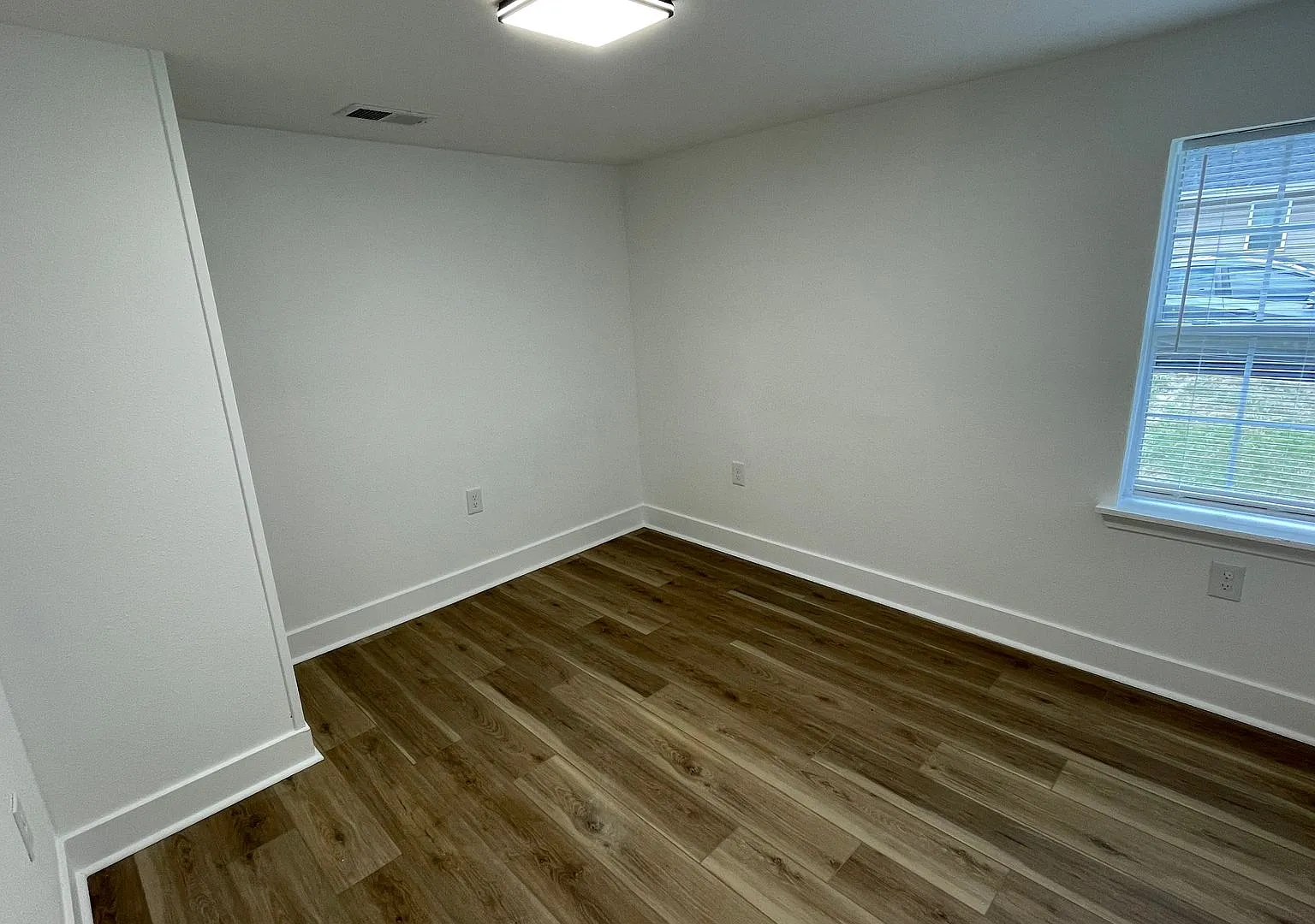Fully renovated 3 bedroom, 2 bath home. — Photo 2