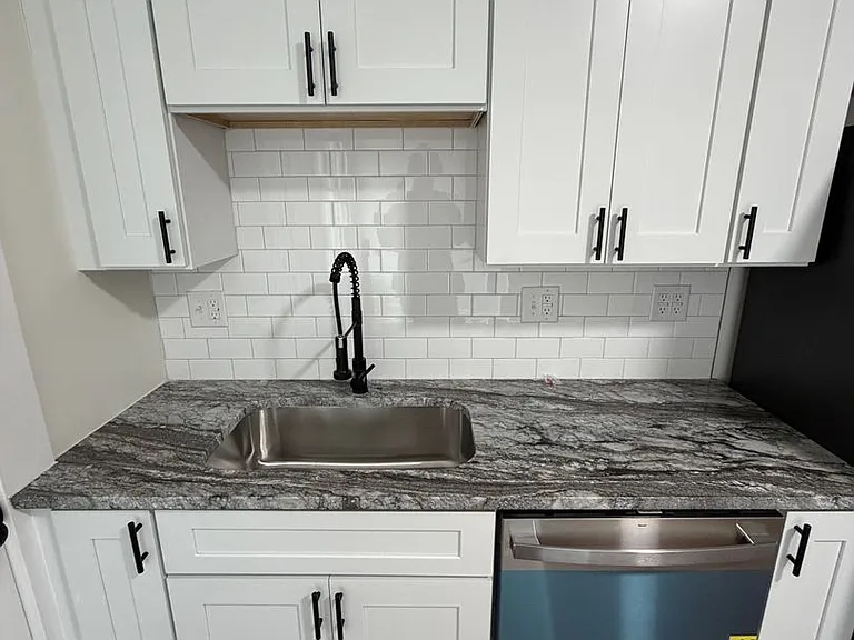 425 Hanford St — Photo 3