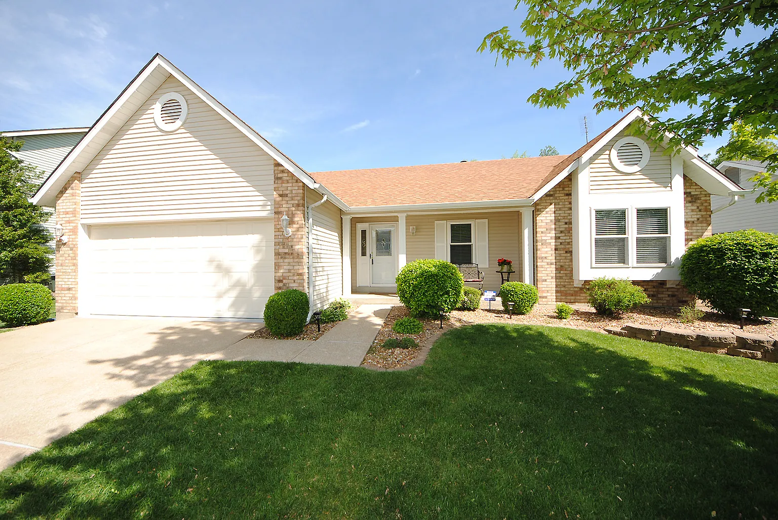 825 Colby Ln photo 1
