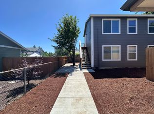 Brand New Construction 2 Bed 1 Bath Duplex!, Portland, OR 97266