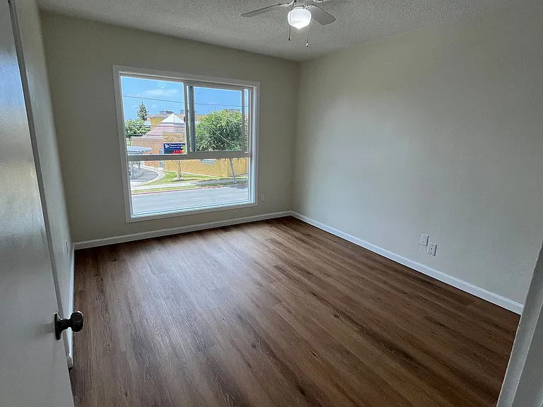 4270 Myrtle Ave #E — Photo 9