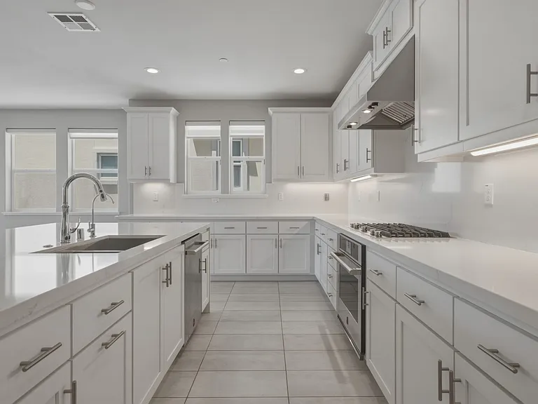 1230 Mateo Miller Cir — Photo 31