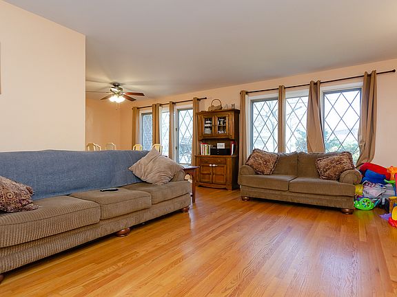 3rd image of 322 N Illinois Ave