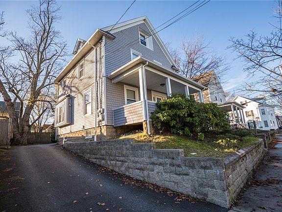 3rd image of 1059 Narragansett Blvd