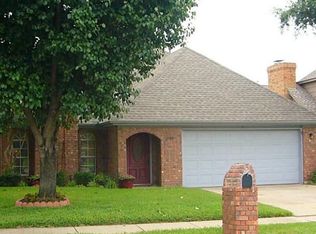 1009 Olde Towne Dr, Irving, TX 75061