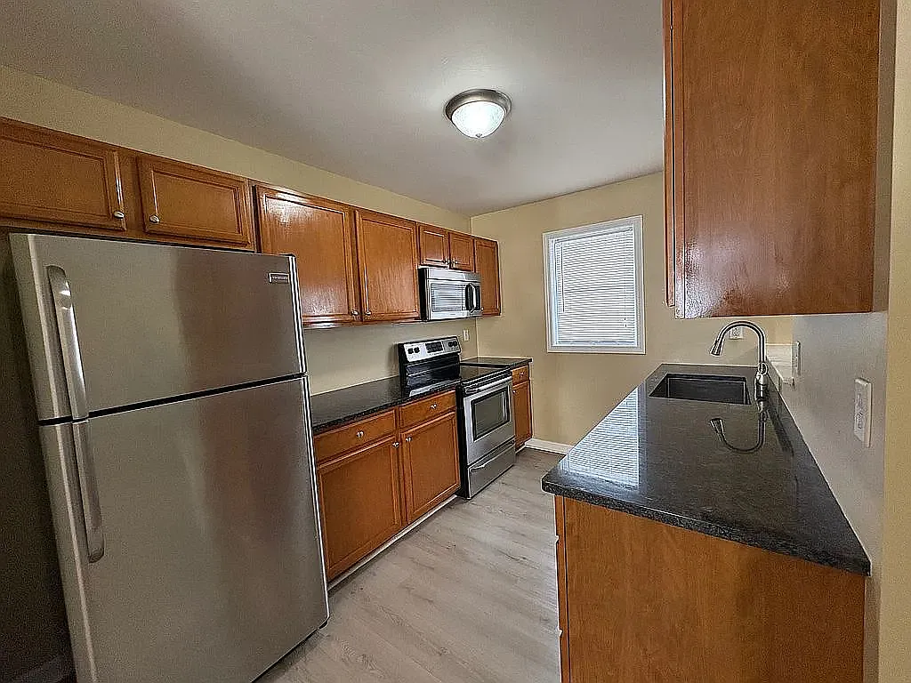 2 bed, 1.5 bath, 1240 sqft, $2,550 — Photo 2