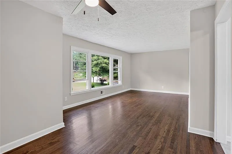 4 bed, 3.0 bath, 1373 sqft, $2,195 — Photo 3