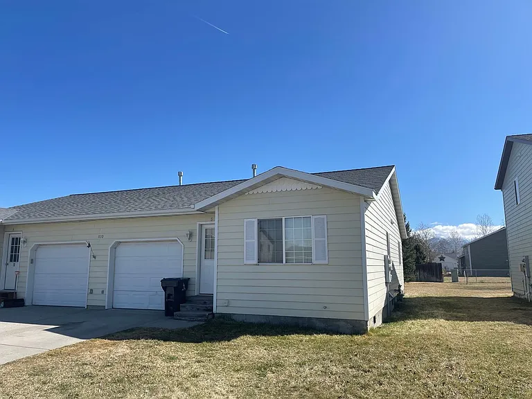 810 Mantle Dr #B — Photo 2