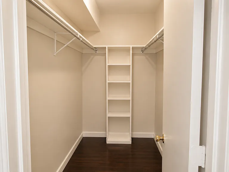 126 Hollyhill Ln #126 — Photo 17