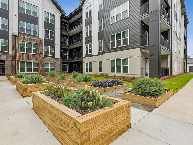 Everleigh Deerfield 55+ Active Adult Apartment Homes — Photo 30