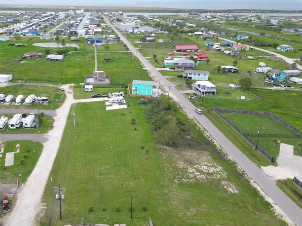 1020 Crystal Ln, Crystal Beach, TX 77650