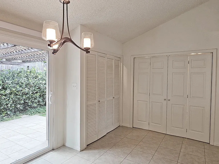 4336 Fair Oaks Blvd — Photo 14