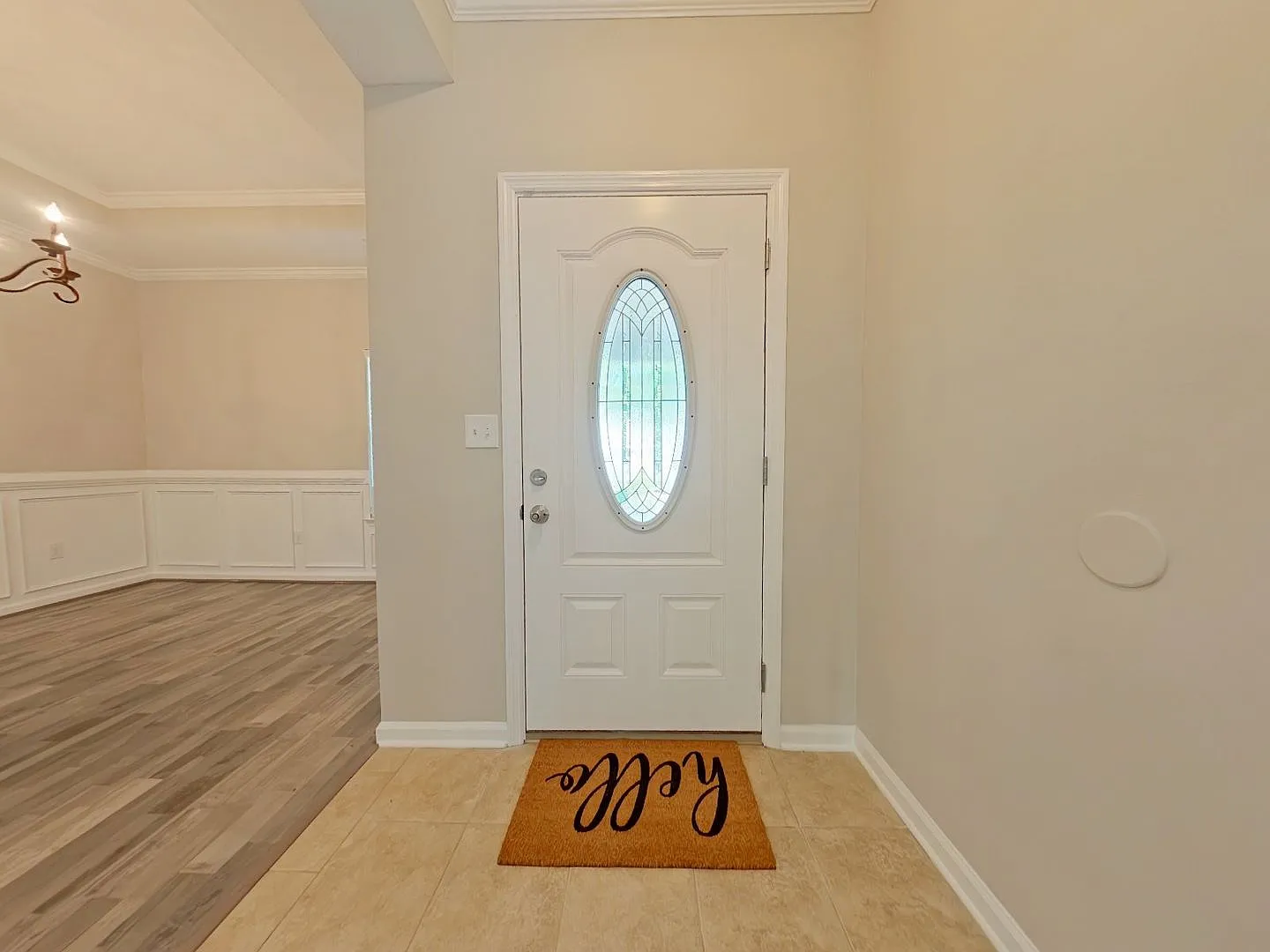 Fresh 3 Bedroom 2 Bath Home with 2 Car Garage — Photo 3