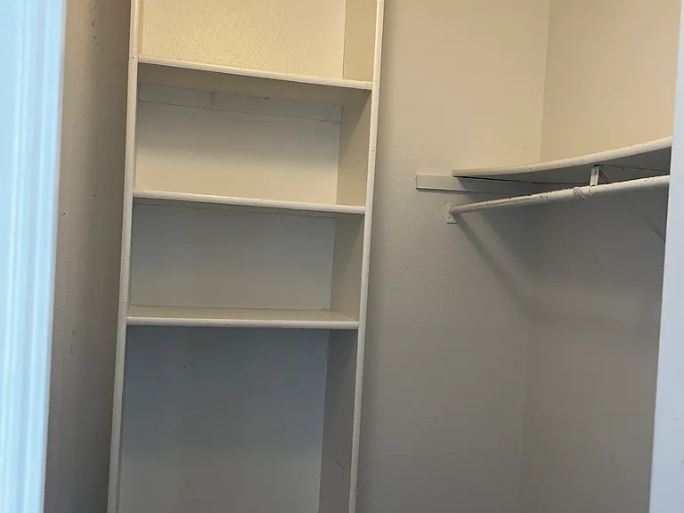 900 Babcock Rd — Photo 14