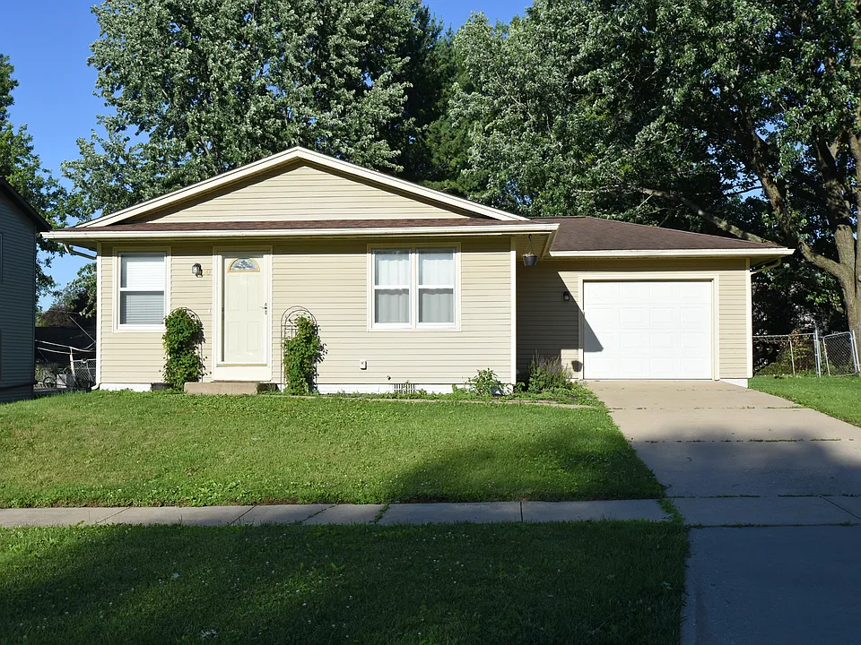 30 Bayberry Ln