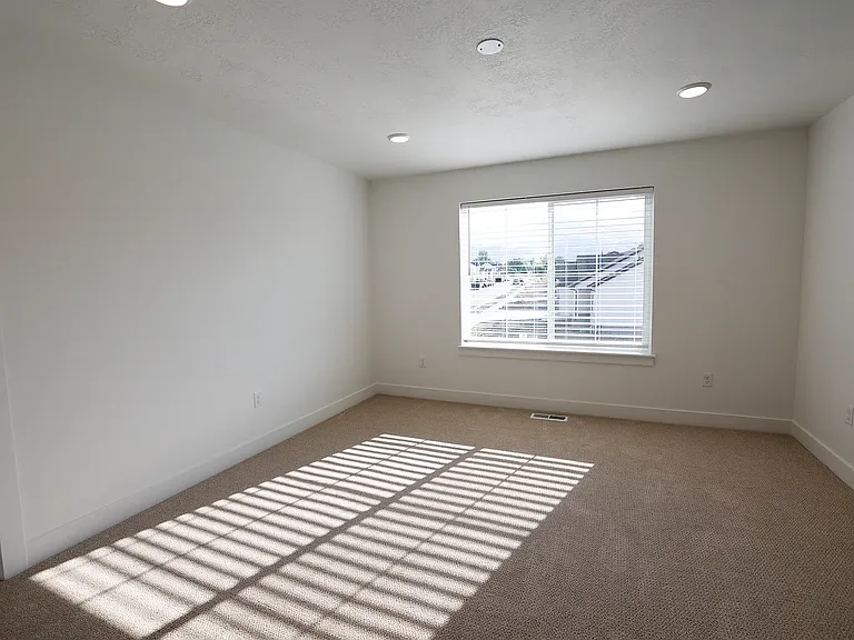 539 N 300 W #0 — Photo 2