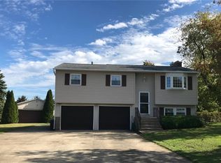 1911 Lola Ln, North East, PA 16428
