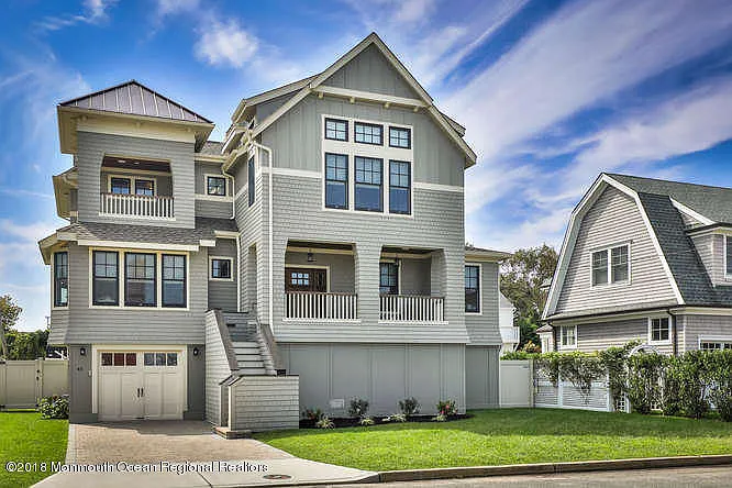6 bed, 4.5 bath, 3999 sqft, $19,500 — Photo 1