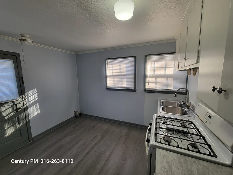 4011 E Whitney Ln — Photo 6
