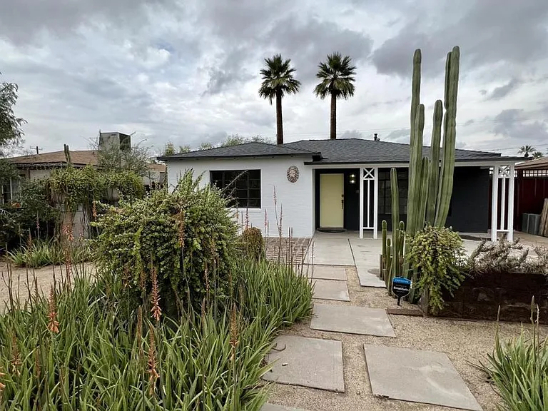 1414 E Palm Ln — Photo 2