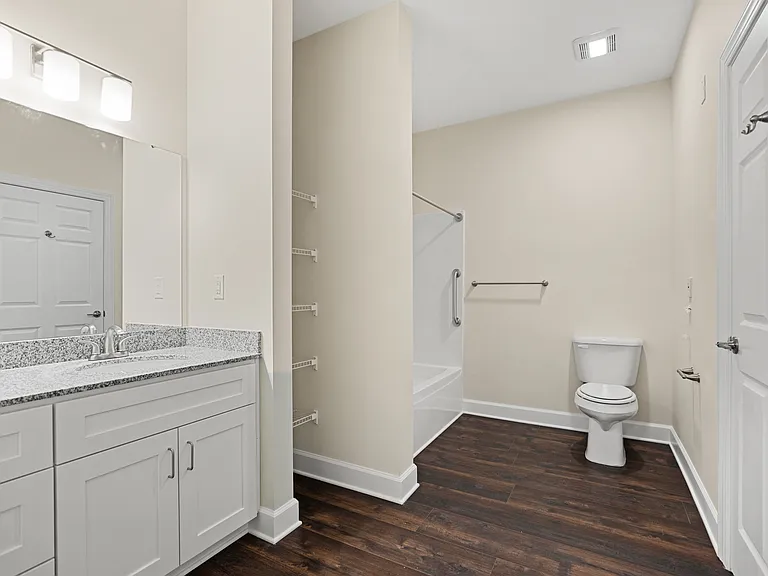 Oak Forest Pointe — Photo 5