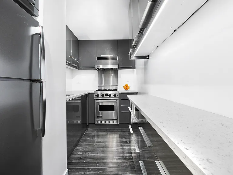 330 E 33rd St #4D — Photo 10