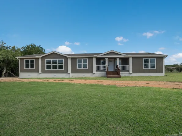 142 Andrews Ave, Marion, TX 78124