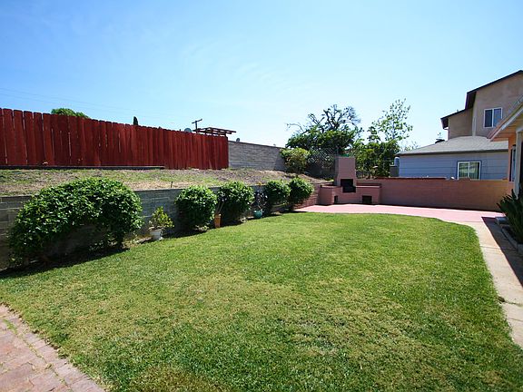 2nd image of 2159 Fieger St